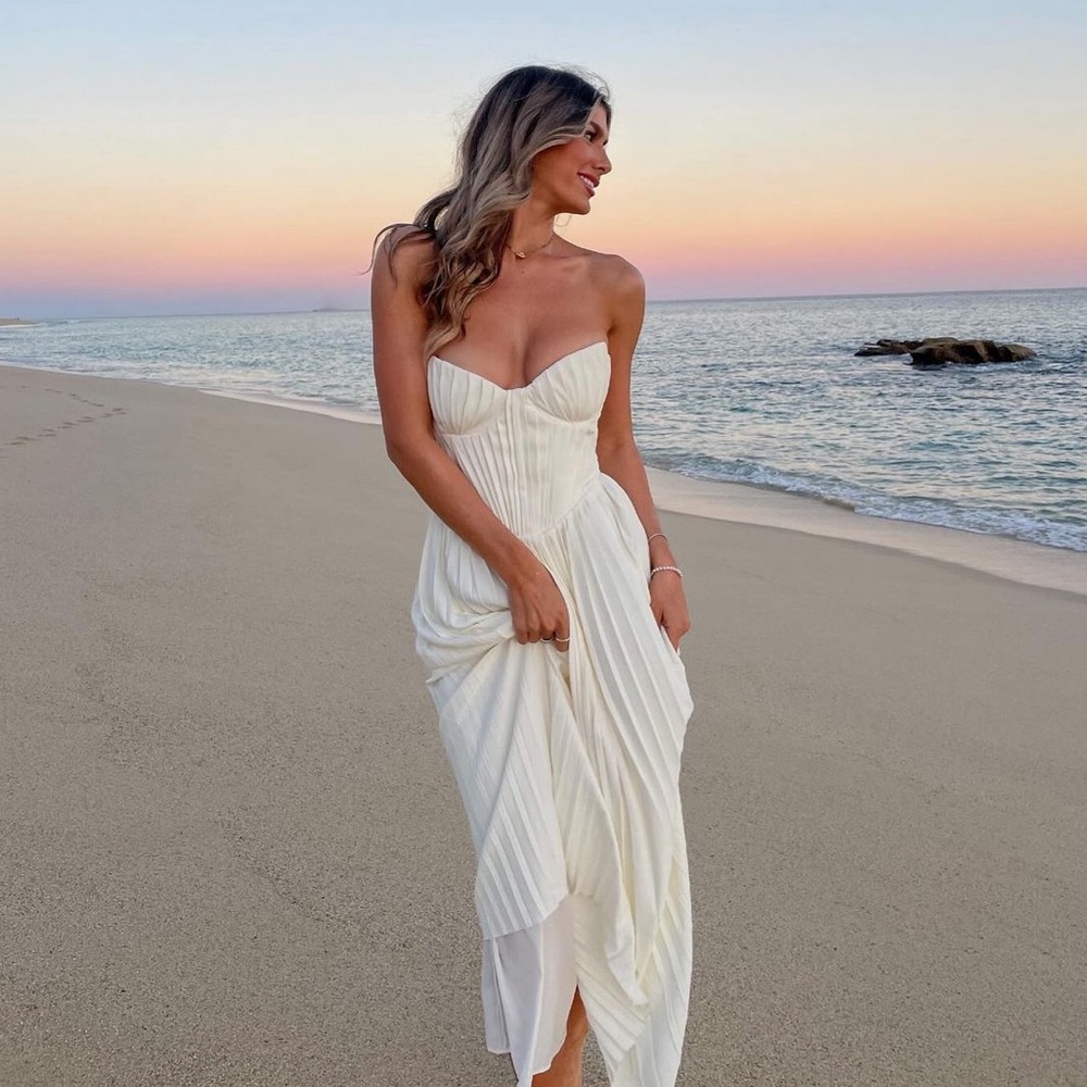HOUSE OF CB 'Amorata' Ivory Pleated Maxi Dress NWOTโ size S A-C
